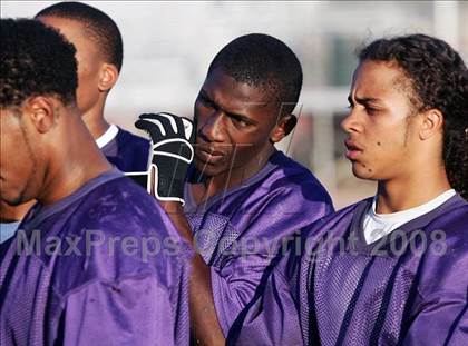 Thumbnail 1 in Chavez High School freshman Davonte' Neal  photogallery.