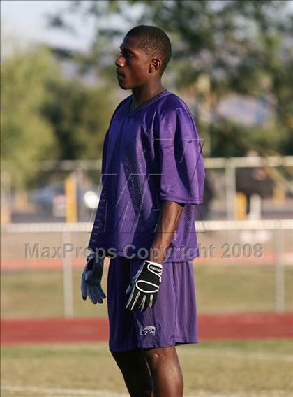 Thumbnail 3 in Chavez High School freshman Davonte' Neal  photogallery.