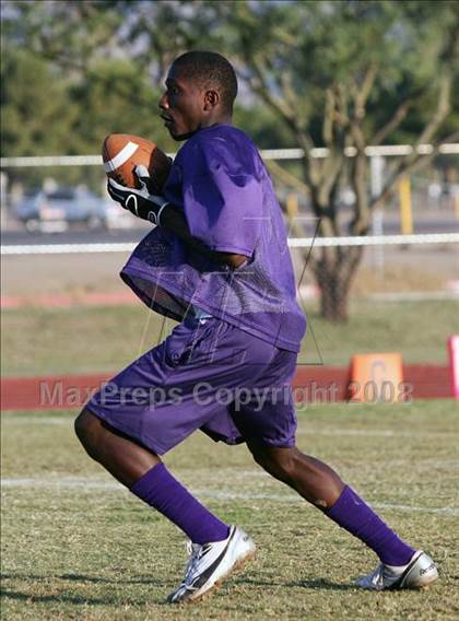 Thumbnail 2 in Chavez High School freshman Davonte' Neal  photogallery.