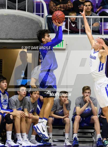 Thumbnail 2 in Bingham vs. Pleasant Grove (UHSAA 5A Semifinal) photogallery.