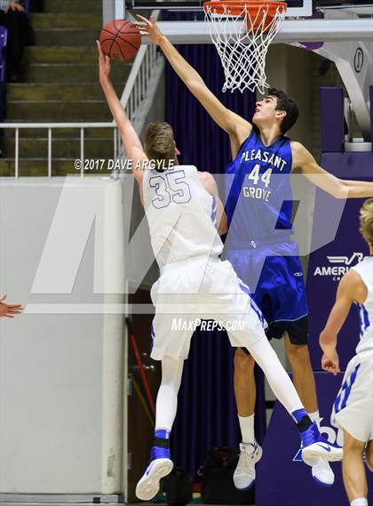 Thumbnail 2 in Bingham vs. Pleasant Grove (UHSAA 5A Semifinal) photogallery.