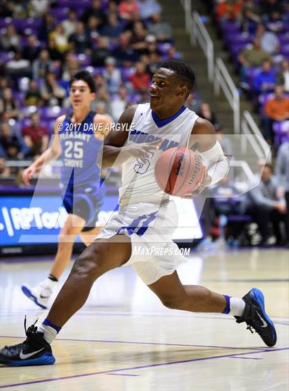 Thumbnail 3 in Bingham vs. Pleasant Grove (UHSAA 5A Semifinal) photogallery.