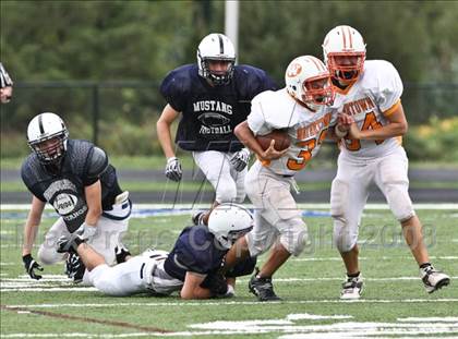 Thumbnail 2 in Immaculate vs Watertown (scrimmage) photogallery.