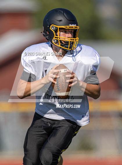 Thumbnail 3 in Alameda vs St. Helena (Scrimmage) photogallery.