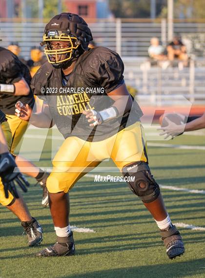 Thumbnail 3 in Alameda vs St. Helena (Scrimmage) photogallery.