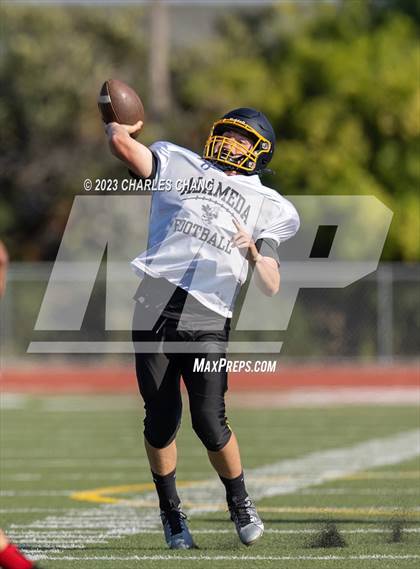 Thumbnail 3 in Alameda vs St. Helena (Scrimmage) photogallery.