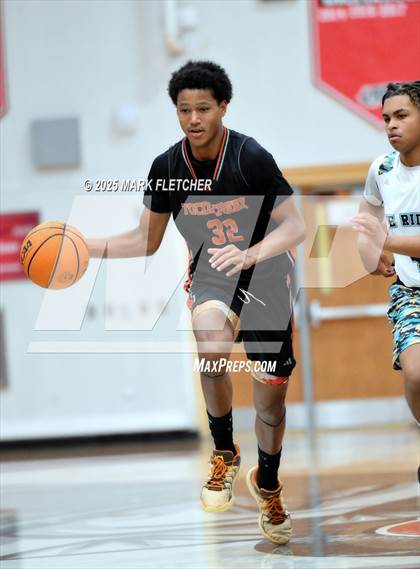 Thumbnail 3 in Pine Ridge vs Tocoi Creek (Barracuda New Years Shootout) photogallery.