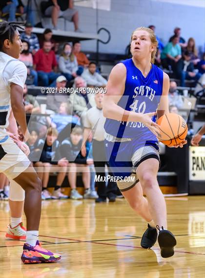 Thumbnail 3 in South Davidson vs Trinity (Davidson-Randolph Christmas Classic) photogallery.