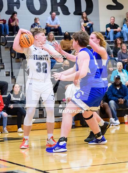 Thumbnail 3 in South Davidson vs Trinity (Davidson-Randolph Christmas Classic) photogallery.