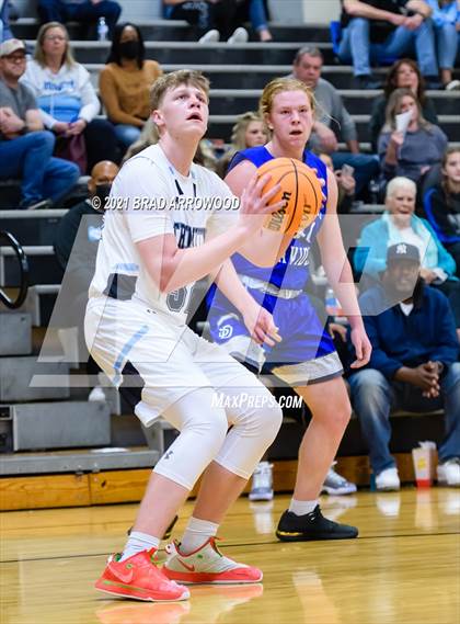 Thumbnail 2 in South Davidson vs Trinity (Davidson-Randolph Christmas Classic) photogallery.
