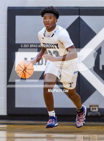 Thumbnail 1 in South Davidson vs Trinity (Davidson-Randolph Christmas Classic) photogallery.