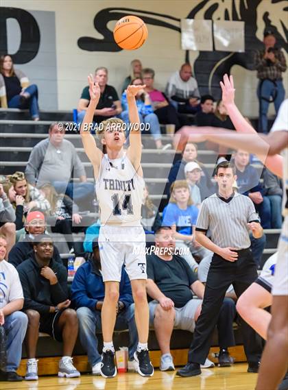 Thumbnail 2 in South Davidson vs Trinity (Davidson-Randolph Christmas Classic) photogallery.