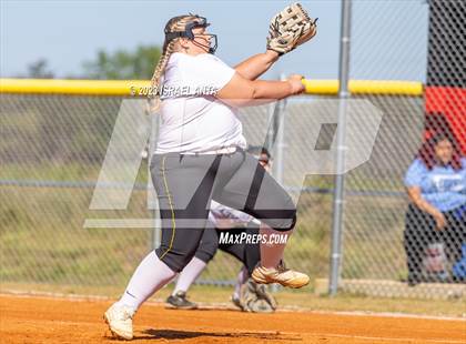 Thumbnail 3 in St. Pauls vs. Fairmont (Robeson County Slugfest) photogallery.