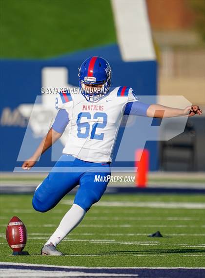 Thumbnail 1 in Carroll vs Duncanville (UIL 6A Quarterfinal Playoff) photogallery.
