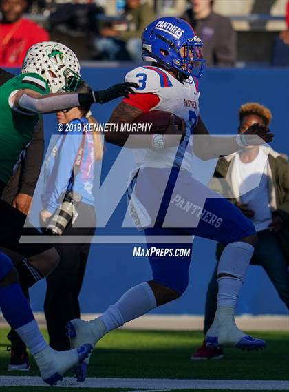 Thumbnail 2 in Carroll vs Duncanville (UIL 6A Quarterfinal Playoff) photogallery.