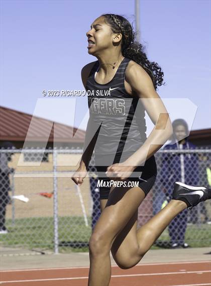 Thumbnail 2 in Damani Gibson Relays photogallery.