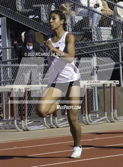 Thumbnail 3 in Damani Gibson Relays photogallery.