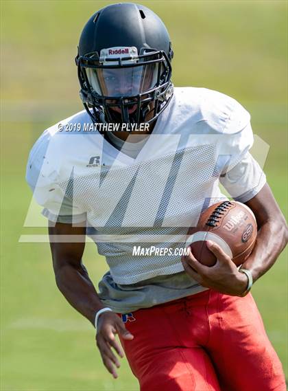 Thumbnail 3 in Hoke County @ Pine Forest (Scrimmage) photogallery.