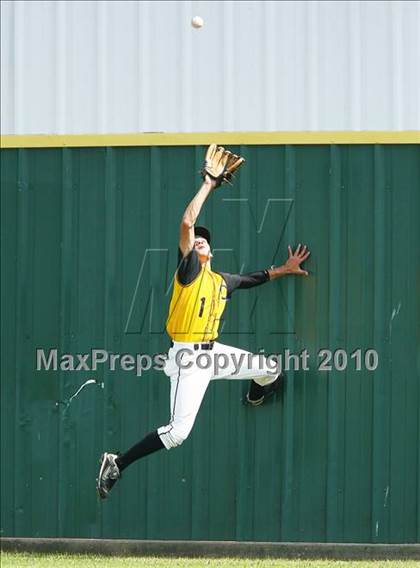 Thumbnail 3 in Cleburne vs Rockwall Heath (Texas 4A Region ll Playoffs) photogallery.