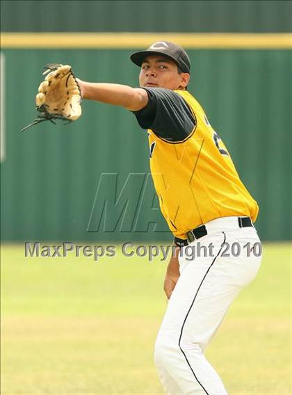 Thumbnail 3 in Cleburne vs Rockwall Heath (Texas 4A Region ll Playoffs) photogallery.