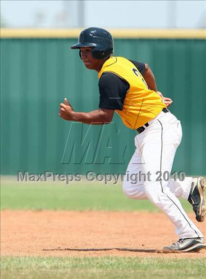 Thumbnail 2 in Cleburne vs Rockwall Heath (Texas 4A Region ll Playoffs) photogallery.