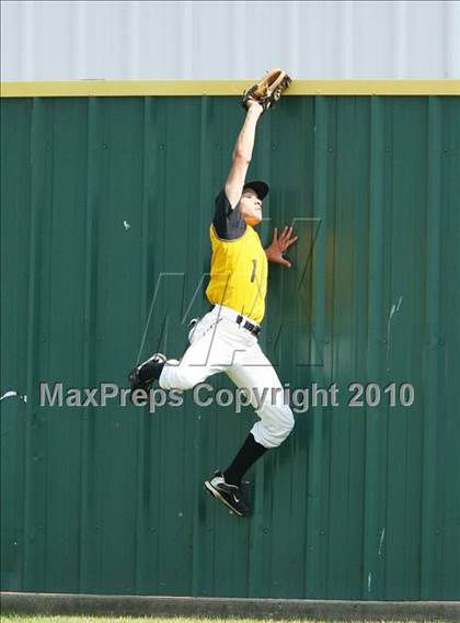 Thumbnail 2 in Cleburne vs Rockwall Heath (Texas 4A Region ll Playoffs) photogallery.