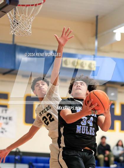 Thumbnail 2 in Wilson vs Franklin photogallery.
