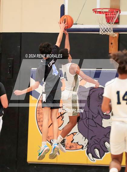 Thumbnail 1 in Wilson vs Franklin photogallery.
