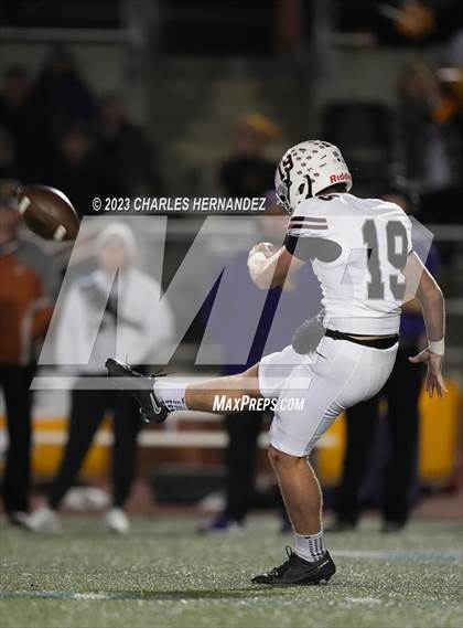 Thumbnail 1 in Liberty Hill vs. Flour Bluff (UIL 5A Division II Region 4 Semifinal) photogallery.
