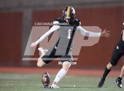 Thumbnail 3 in Liberty Hill vs. Flour Bluff (UIL 5A Division II Region 4 Semifinal) photogallery.