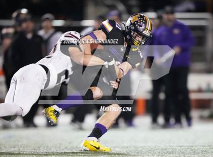 Thumbnail 2 in Liberty Hill vs. Flour Bluff (UIL 5A Division II Region 4 Semifinal) photogallery.