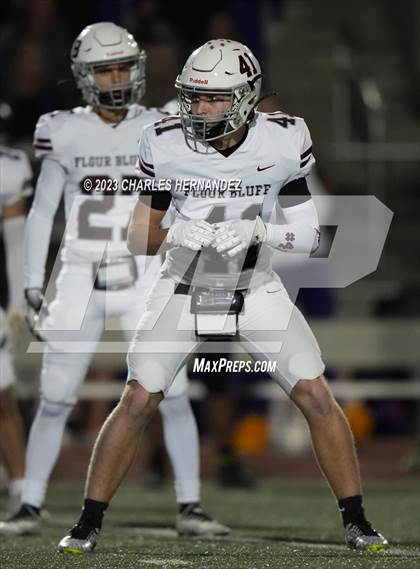 Thumbnail 3 in Liberty Hill vs. Flour Bluff (UIL 5A Division II Region 4 Semifinal) photogallery.