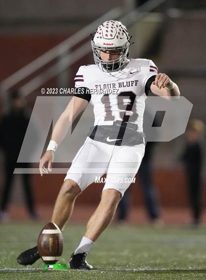 Thumbnail 2 in Liberty Hill vs. Flour Bluff (UIL 5A Division II Region 4 Semifinal) photogallery.