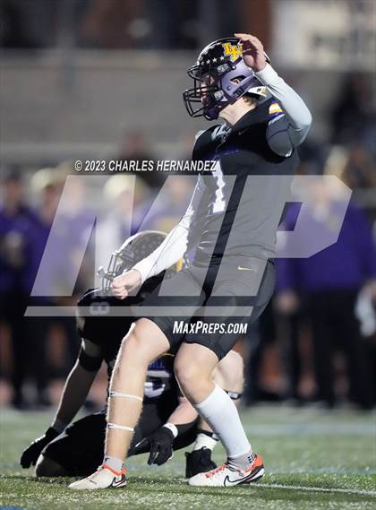 Thumbnail 2 in Liberty Hill vs. Flour Bluff (UIL 5A Division II Region 4 Semifinal) photogallery.