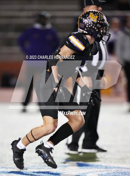 Thumbnail 1 in Liberty Hill vs. Flour Bluff (UIL 5A Division II Region 4 Semifinal) photogallery.