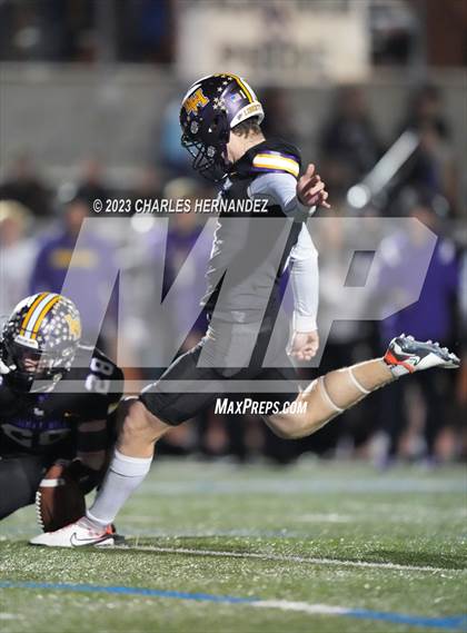 Thumbnail 3 in Liberty Hill vs. Flour Bluff (UIL 5A Division II Region 4 Semifinal) photogallery.