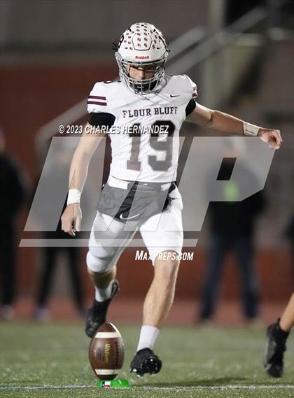 Thumbnail 3 in Liberty Hill vs. Flour Bluff (UIL 5A Division II Region 4 Semifinal) photogallery.