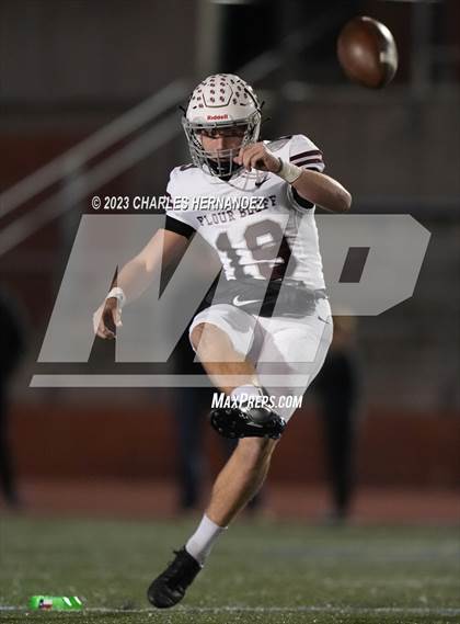 Thumbnail 3 in Liberty Hill vs. Flour Bluff (UIL 5A Division II Region 4 Semifinal) photogallery.
