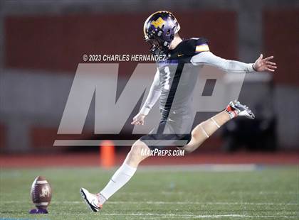 Thumbnail 1 in Liberty Hill vs. Flour Bluff (UIL 5A Division II Region 4 Semifinal) photogallery.