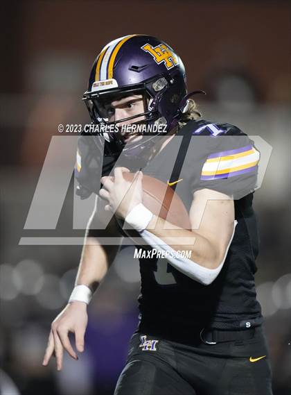 Thumbnail 1 in Liberty Hill vs. Flour Bluff (UIL 5A Division II Region 4 Semifinal) photogallery.