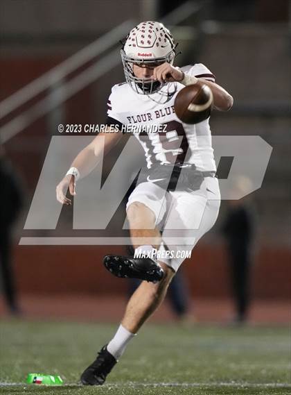 Thumbnail 2 in Liberty Hill vs. Flour Bluff (UIL 5A Division II Region 4 Semifinal) photogallery.