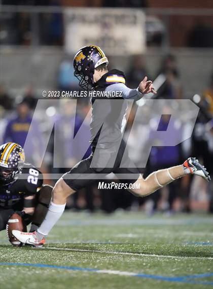 Thumbnail 2 in Liberty Hill vs. Flour Bluff (UIL 5A Division II Region 4 Semifinal) photogallery.