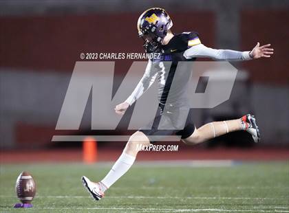 Thumbnail 3 in Liberty Hill vs. Flour Bluff (UIL 5A Division II Region 4 Semifinal) photogallery.