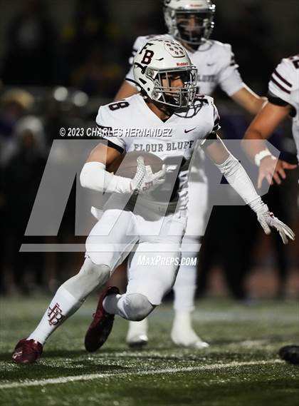 Thumbnail 2 in Liberty Hill vs. Flour Bluff (UIL 5A Division II Region 4 Semifinal) photogallery.