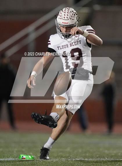 Thumbnail 1 in Liberty Hill vs. Flour Bluff (UIL 5A Division II Region 4 Semifinal) photogallery.