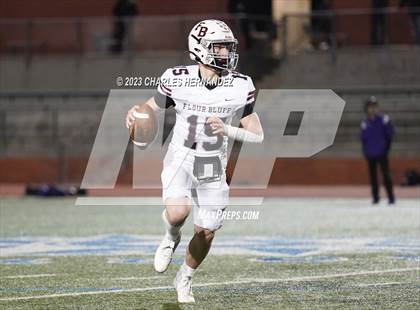 Thumbnail 1 in Liberty Hill vs. Flour Bluff (UIL 5A Division II Region 4 Semifinal) photogallery.