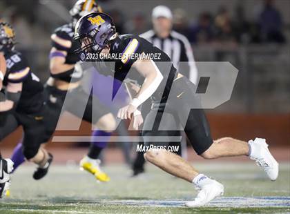 Thumbnail 3 in Liberty Hill vs. Flour Bluff (UIL 5A Division II Region 4 Semifinal) photogallery.