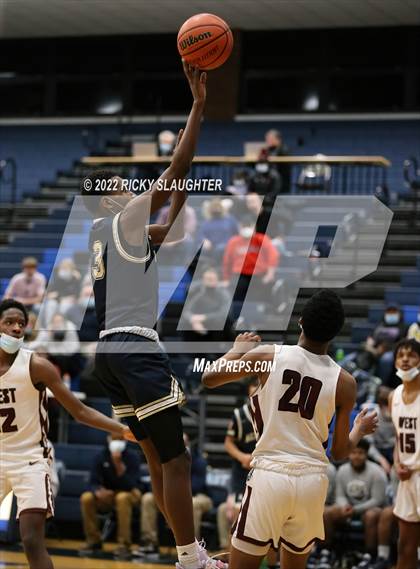 Thumbnail 2 in Althoff vs Belleville West (Chick-fil-A Classic) photogallery.