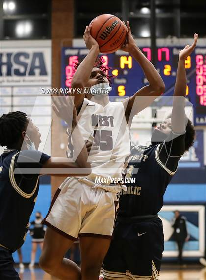 Thumbnail 3 in Althoff vs Belleville West (Chick-fil-A Classic) photogallery.