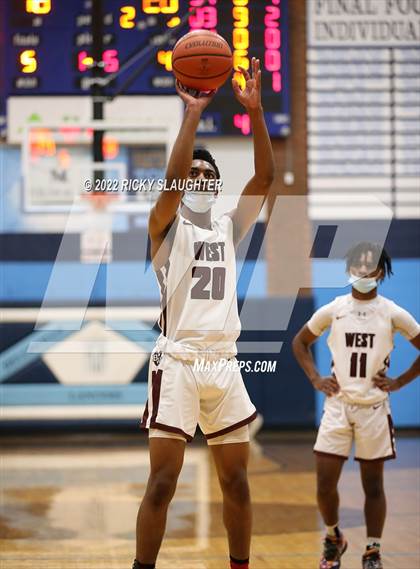 Thumbnail 3 in Althoff vs Belleville West (Chick-fil-A Classic) photogallery.